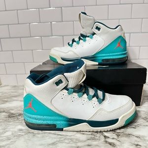 ✨Nike Jordan Flight in good/Fair condition. Lightly Worn.✨
